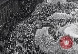 Standbild Charles Lindbergh ticker tape Parade New York City USA, 1927, aus Sekunde 50 historischem Filmmaterial Videoclip 65675041075