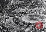 Standbild Charles Lindbergh ticker tape Parade New York City USA, 1927, aus Sekunde 53 historischem Filmmaterial Videoclip 65675041075