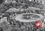 Standbild Charles Lindbergh ticker tape Parade New York City USA, 1927, aus Sekunde 55 historischem Filmmaterial Videoclip 65675041075