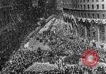 Standbild Charles Lindbergh ticker tape Parade New York City USA, 1927, aus Sekunde 61 historischem Filmmaterial Videoclip 65675041075