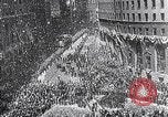 Standbild Charles Lindbergh ticker tape Parade New York City USA, 1927, aus Sekunde 62 historischem Filmmaterial Videoclip 65675041075
