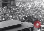 Standbild Charles Lindbergh Atlantikflug Paris Frankreich, 1927, aus Sekunde 11 historischem Filmmaterial Videoclip 65675041076