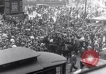Standbild Charles Lindbergh Atlantikflug Paris Frankreich, 1927, aus Sekunde 13 historischem Filmmaterial Videoclip 65675041076