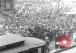 Standbild Charles Lindbergh Atlantikflug Paris Frankreich, 1927, aus Sekunde 15 historischem Filmmaterial Videoclip 65675041076