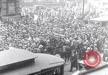 Standbild Charles Lindbergh Atlantikflug Paris Frankreich, 1927, aus Sekunde 16 historischem Filmmaterial Videoclip 65675041076