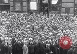 Standbild Charles Lindbergh Atlantikflug Paris Frankreich, 1927, aus Sekunde 30 historischem Filmmaterial Videoclip 65675041076