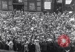 Standbild Charles Lindbergh Atlantikflug Paris Frankreich, 1927, aus Sekunde 35 historischem Filmmaterial Videoclip 65675041076