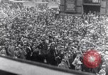 Standbild Charles Lindbergh Atlantikflug Paris Frankreich, 1927, aus Sekunde 44 historischem Filmmaterial Videoclip 65675041076