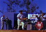 Standbild Bob Hope Bien Hoa in Vietnam, 1965, aus Sekunde 6 historischem Filmmaterial Videoclip 65675041108