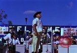 Standbild Bob Hope Bien Hoa in Vietnam, 1965, aus Sekunde 11 historischem Filmmaterial Videoclip 65675041108
