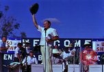 Standbild Bob Hope Bien Hoa in Vietnam, 1965, aus Sekunde 18 historischem Filmmaterial Videoclip 65675041108