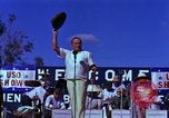 Standbild Bob Hope Bien Hoa in Vietnam, 1965, aus Sekunde 19 historischem Filmmaterial Videoclip 65675041108