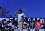 Standbild Bob Hope Bien Hoa in Vietnam, 1965, aus Sekunde 20 historischem Filmmaterial Videoclip 65675041108
