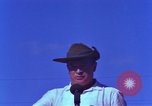 Standbild Bob Hope Bien Hoa in Vietnam, 1965, aus Sekunde 37 historischem Filmmaterial Videoclip 65675041108