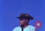 Standbild Bob Hope Bien Hoa in Vietnam, 1965, aus Sekunde 39 historischem Filmmaterial Videoclip 65675041108