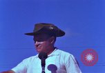 Standbild Bob Hope Bien Hoa in Vietnam, 1965, aus Sekunde 49 historischem Filmmaterial Videoclip 65675041108
