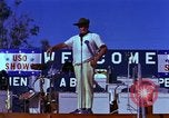 Standbild Bob Hope Bien Hoa in Vietnam, 1965, aus Sekunde 53 historischem Filmmaterial Videoclip 65675041108