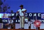 Standbild Bob Hope Bien Hoa in Vietnam, 1965, aus Sekunde 54 historischem Filmmaterial Videoclip 65675041108
