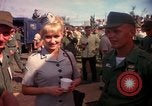 Standbild Bob Hope Tan Son Nhut Vietnam, 1965, aus Sekunde 14 historischem Filmmaterial Videoclip 65675041117