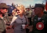 Standbild Bob Hope Tan Son Nhut Vietnam, 1965, aus Sekunde 16 historischem Filmmaterial Videoclip 65675041117