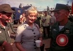 Standbild Bob Hope Tan Son Nhut Vietnam, 1965, aus Sekunde 17 historischem Filmmaterial Videoclip 65675041117