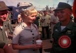 Standbild Bob Hope Tan Son Nhut Vietnam, 1965, aus Sekunde 18 historischem Filmmaterial Videoclip 65675041117