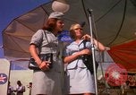 Standbild Bob Hope Tan Son Nhut Vietnam, 1965, aus Sekunde 35 historischem Filmmaterial Videoclip 65675041117