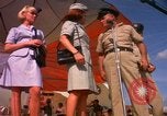 Standbild Bob Hope Tan Son Nhut Vietnam, 1965, aus Sekunde 59 historischem Filmmaterial Videoclip 65675041117