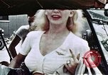 Standbild Carole Landis unterhaltsam Truppen Eniwetok Atoll Marshall Inseln, 1944, aus Sekunde 1 historischem Filmmaterial Videoclip 65675041119