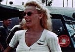 Standbild Carole Landis unterhaltsam Truppen Eniwetok Atoll Marshall Inseln, 1944, aus Sekunde 5 historischem Filmmaterial Videoclip 65675041119