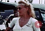 Standbild Carole Landis unterhaltsam Truppen Eniwetok Atoll Marshall Inseln, 1944, aus Sekunde 6 historischem Filmmaterial Videoclip 65675041119