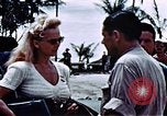 Standbild Carole Landis unterhaltsam Truppen Eniwetok Atoll Marshall Inseln, 1944, aus Sekunde 11 historischem Filmmaterial Videoclip 65675041119