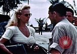 Standbild Carole Landis unterhaltsam Truppen Eniwetok Atoll Marshall Inseln, 1944, aus Sekunde 14 historischem Filmmaterial Videoclip 65675041119