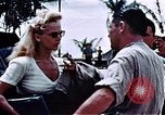 Standbild Carole Landis unterhaltsam Truppen Eniwetok Atoll Marshall Inseln, 1944, aus Sekunde 15 historischem Filmmaterial Videoclip 65675041119