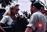 Standbild Carole Landis unterhaltsam Truppen Eniwetok Atoll Marshall Inseln, 1944, aus Sekunde 16 historischem Filmmaterial Videoclip 65675041119