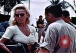 Standbild Carole Landis unterhaltsam Truppen Eniwetok Atoll Marshall Inseln, 1944, aus Sekunde 20 historischem Filmmaterial Videoclip 65675041119