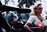 Standbild Carole Landis unterhaltsam Truppen Eniwetok Atoll Marshall Inseln, 1944, aus Sekunde 24 historischem Filmmaterial Videoclip 65675041119