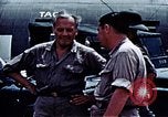 Standbild Carole Landis unterhaltsam Truppen Eniwetok Atoll Marshall Inseln, 1944, aus Sekunde 28 historischem Filmmaterial Videoclip 65675041119