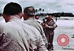 Standbild Carole Landis unterhaltsam Truppen Eniwetok Atoll Marshall Inseln, 1944, aus Sekunde 32 historischem Filmmaterial Videoclip 65675041119