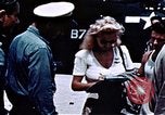Standbild Carole Landis unterhaltsam Truppen Eniwetok Atoll Marshall Inseln, 1944, aus Sekunde 36 historischem Filmmaterial Videoclip 65675041119