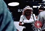 Standbild Carole Landis unterhaltsam Truppen Eniwetok Atoll Marshall Inseln, 1944, aus Sekunde 38 historischem Filmmaterial Videoclip 65675041119