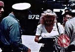 Standbild Carole Landis unterhaltsam Truppen Eniwetok Atoll Marshall Inseln, 1944, aus Sekunde 39 historischem Filmmaterial Videoclip 65675041119