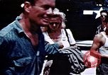 Standbild Carole Landis unterhaltsam Truppen Eniwetok Atoll Marshall Inseln, 1944, aus Sekunde 41 historischem Filmmaterial Videoclip 65675041119
