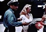 Standbild Carole Landis unterhaltsam Truppen Eniwetok Atoll Marshall Inseln, 1944, aus Sekunde 42 historischem Filmmaterial Videoclip 65675041119