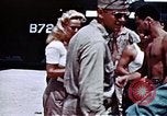 Standbild Carole Landis unterhaltsam Truppen Eniwetok Atoll Marshall Inseln, 1944, aus Sekunde 45 historischem Filmmaterial Videoclip 65675041119