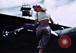 Standbild Carole Landis unterhaltsam Truppen Eniwetok Atoll Marshall Inseln, 1944, aus Sekunde 52 historischem Filmmaterial Videoclip 65675041119
