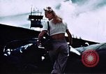 Standbild Carole Landis unterhaltsam Truppen Eniwetok Atoll Marshall Inseln, 1944, aus Sekunde 54 historischem Filmmaterial Videoclip 65675041119
