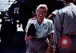 Standbild Carole Landis unterhaltsam Truppen Eniwetok Atoll Marshall Inseln, 1944, aus Sekunde 56 historischem Filmmaterial Videoclip 65675041119