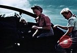 Standbild Carole Landis unterhaltsam Truppen Eniwetok Atoll Marshall Inseln, 1944, aus Sekunde 62 historischem Filmmaterial Videoclip 65675041119