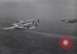 Standbild C-82 Flugzeuge Air Drop liefert Korea, 1950, aus Sekunde 1 historischem Filmmaterial Videoclip 65675041138